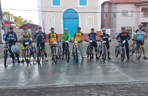 Ciclistas católicos seguem até Ibiraçu para Encontro Diocesano do Terço dos Homens