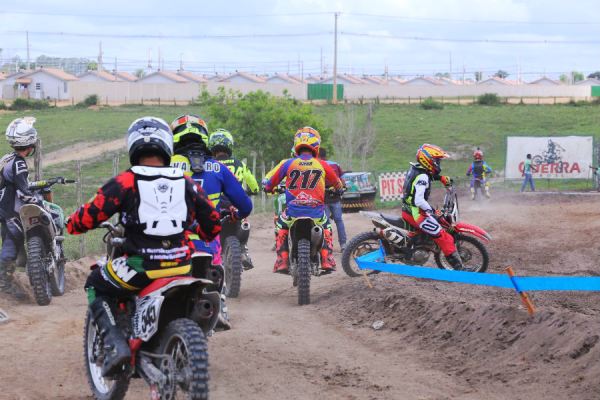 Copa Norte de Motocross no bairro Planalto: Nenhum campeão é de Linhares