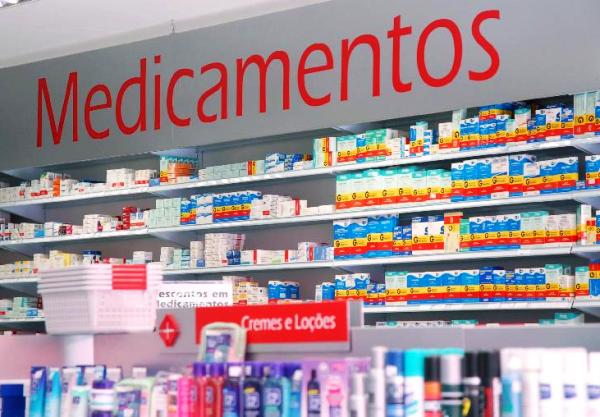 Polêmica em Linhares: Horário “até mais tarde” nas farmácias vai depender de vereadores