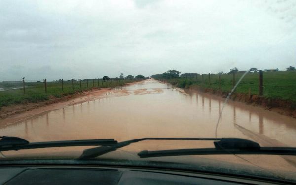Lama, água barrenta, buracos: Barra Seca pede socorro, diz leitor