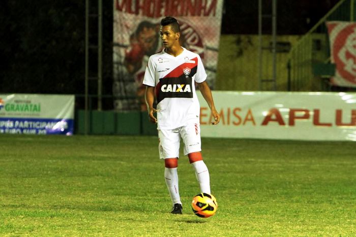 Vitória-BA é vice-campeão e zagueiro de Linhares se destaca
