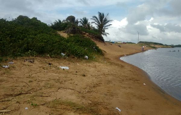 Pontal: Até papel higiênico jogado na areia do Riozinho