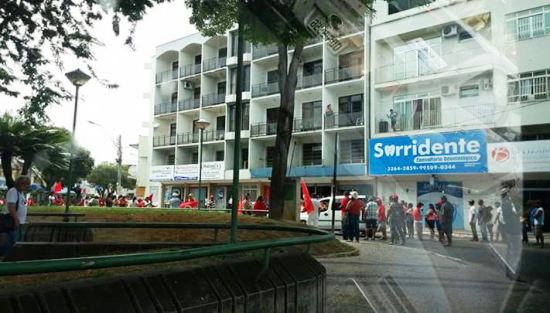 Apoiadores de Lula fazem manifesto no Centro de Linhares