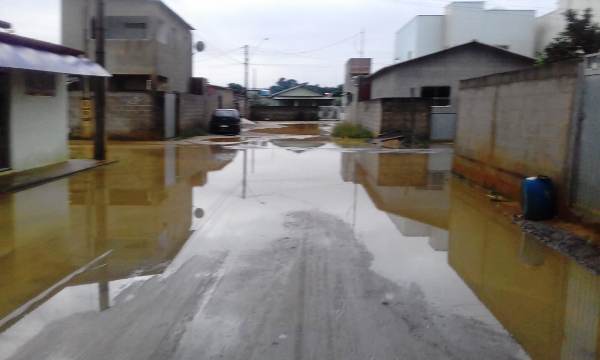 Como passar em um lugar assim? Pergunta é de morador de Bebedouro
