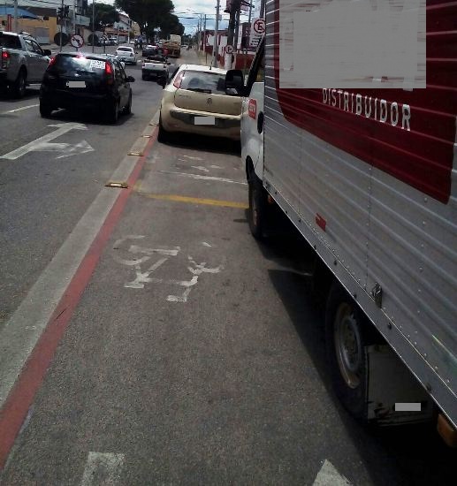 Ciclista escapa de atropelamento na Getúlio Vargas