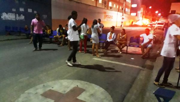 HGL: Pacientes protestam contra demora no atendimento