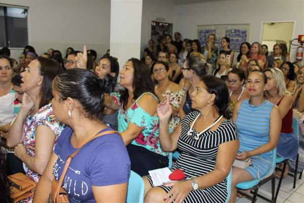 Dia D: Professores suspendem aulas em Linhares nesta quinta-feira