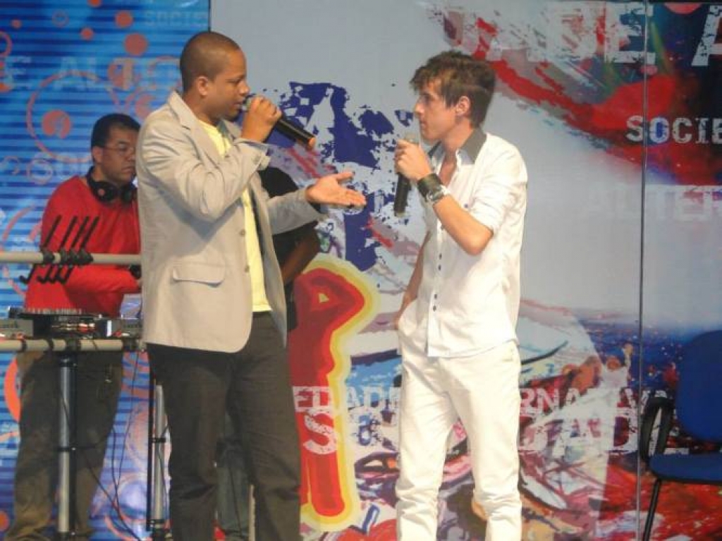 Elias Filho faz a festa em gravação de programa de TV