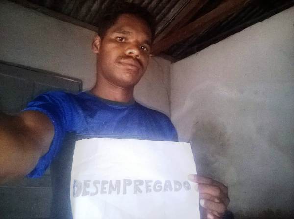 Dia do Trabalho: Me ajudem com um emprego, pede leitor