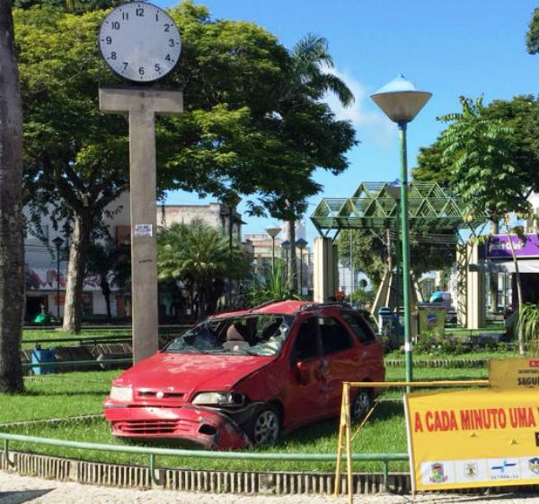 Exposição de carros em locais estratégicos chamam a atenção em Linhares