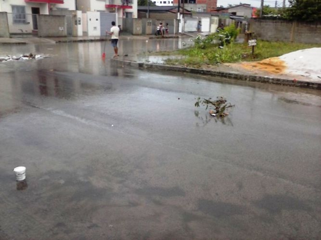 Vez do internauta: cenas de via no Interlagos durante temporal