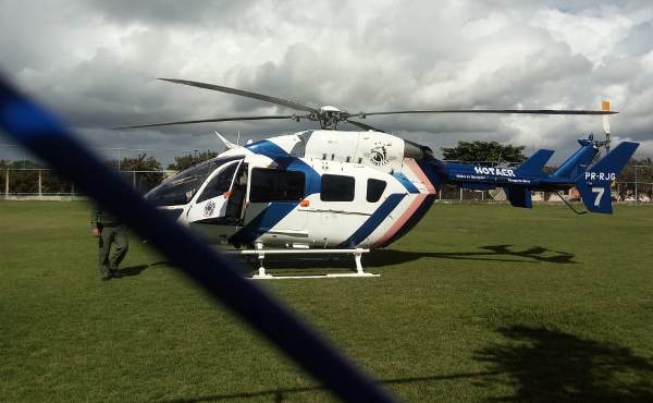 Helicóptero com governador pousa no bairro Aviso