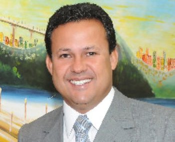 Eu vi ex-prefeito de vila velha em Linhares