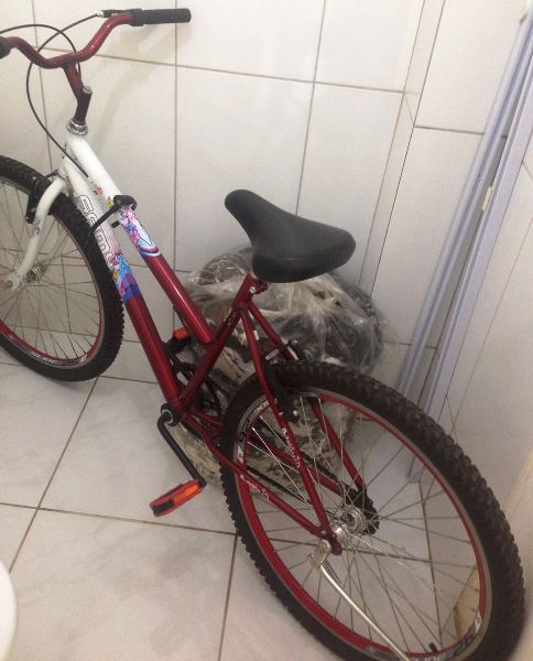 De quem é? Manchinha encontra bike e quer devolver ao dono