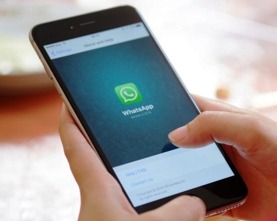 Aluna terá que pagar R$ 2 mil à professora após agressão via WhatsApp