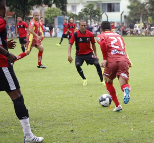 Fim de semana com muito futebol em Linhares, na sede e interior