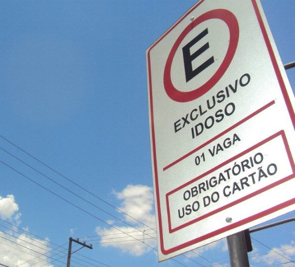 Idosos e deficientes: Detalhes de como obter credencial de estacionamento em Linhares