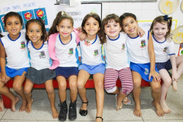Rede municipal: Volta às aulas com uniformes novos em Linhares