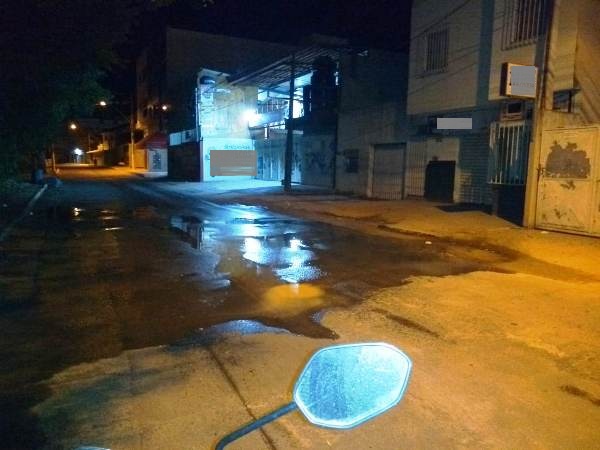 Eca: Na escuridão na noite, esgoto toma conta de via no Linhares V