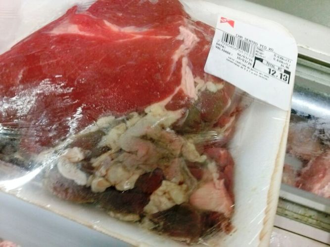 Eu Vi: consumidores encontram ‘carne escura’ em supermercado de Linhares