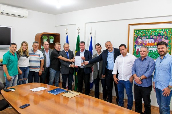 Prefeitura assina contrato de R$ 60 milhões com a Caixa para investimentos em Linhares