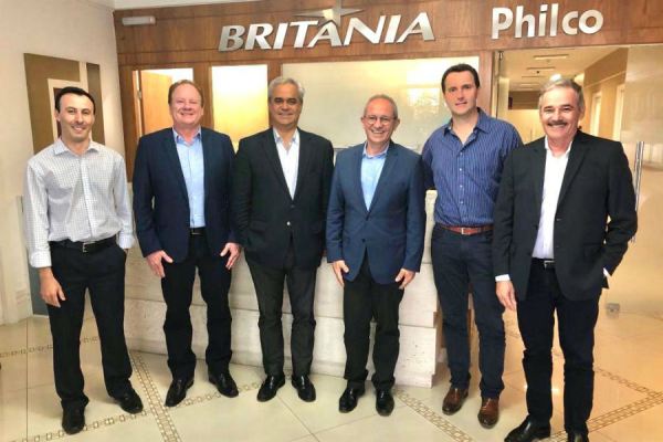 Prefeito de Linhares e Governador do ES visitam instalações da Britânia Philco, em Curitiba 