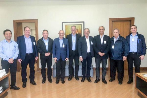 Mais visitas: Zanon e Hartung visitam exportadora de café, no Paraná