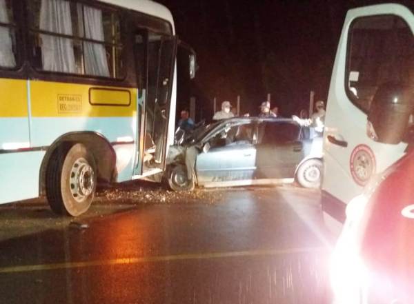 Ônibus escolar x Astra: Acidente na Estrada de Regência. Tinha criança no Astra