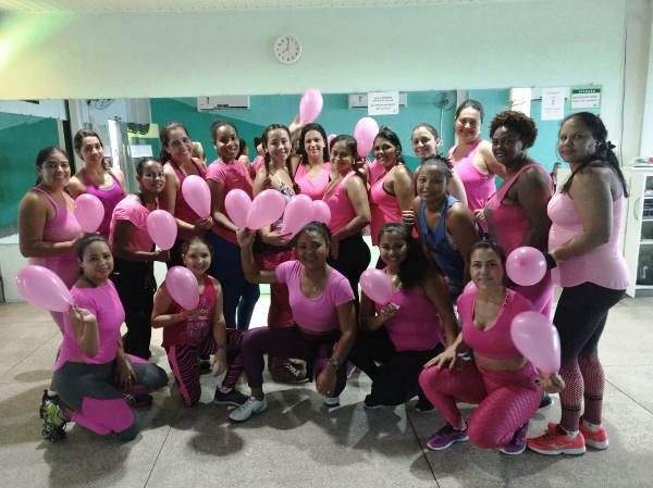 Fotos: Academia encerra Outubro Rosa com chave de ouro em Linhares
