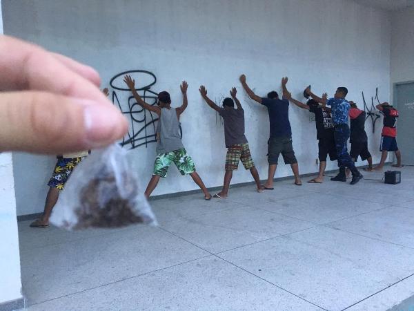 Baculejo: GCM é acionada e apreende maconha em praça de Linhares