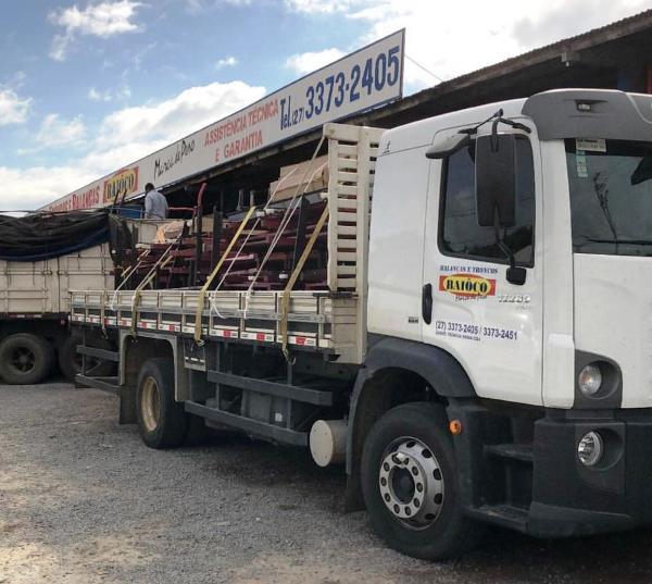 Caminhão carregado com balança é furtado no Movelar
