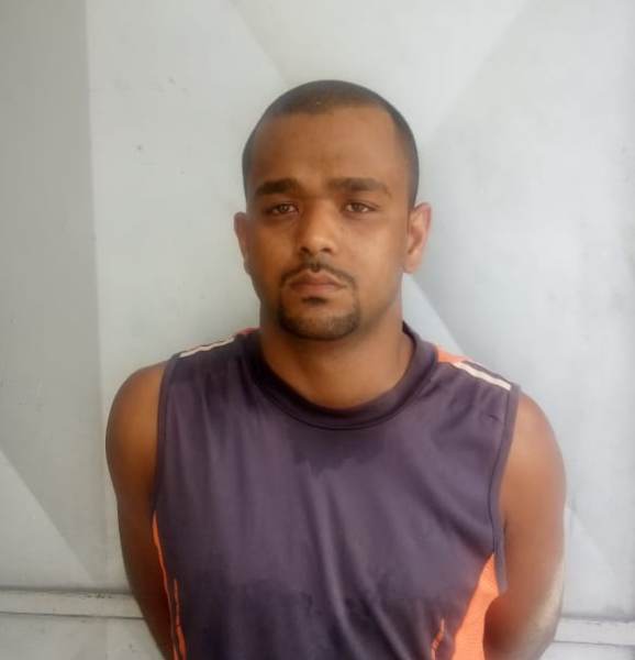 Matei uma pessoa, diz jovem detido no Centro de Linhares