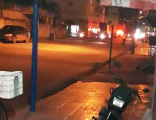 Dupla assalta açougue, faz reféns e deixa vítimas trancadas em câmera fria, no Interlagos 