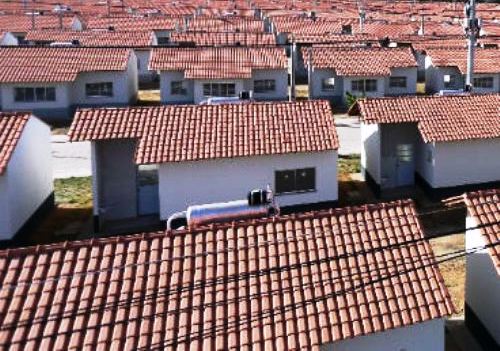 Casinhas: PM é chamada para conter protesto de moradores no bairro Aviso
