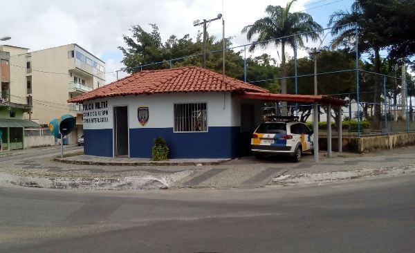 Dupla invade casa, rende família e rouba pertences e Onix no Interlagos
