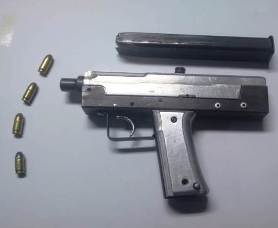 PM apreende pistola e detém consumidor de bar no Centro de Linhares