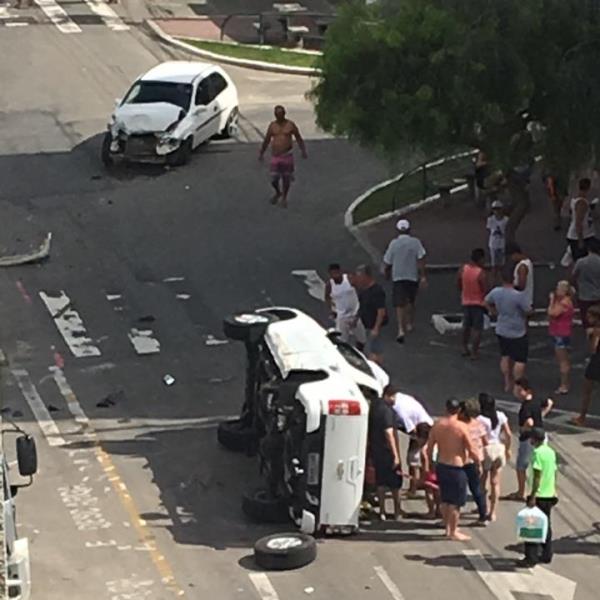 Dois feridos em acidente no Centro de Linhares