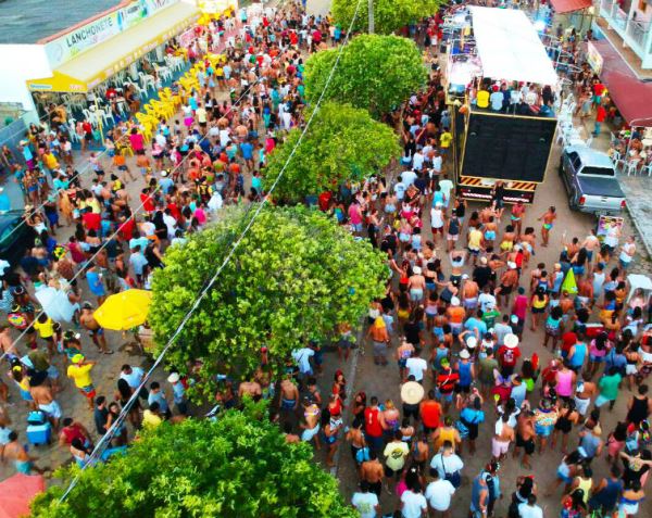O que você achou? Bandas musicais, queima de fogos e muito mais na festa de réveillon em Linhares