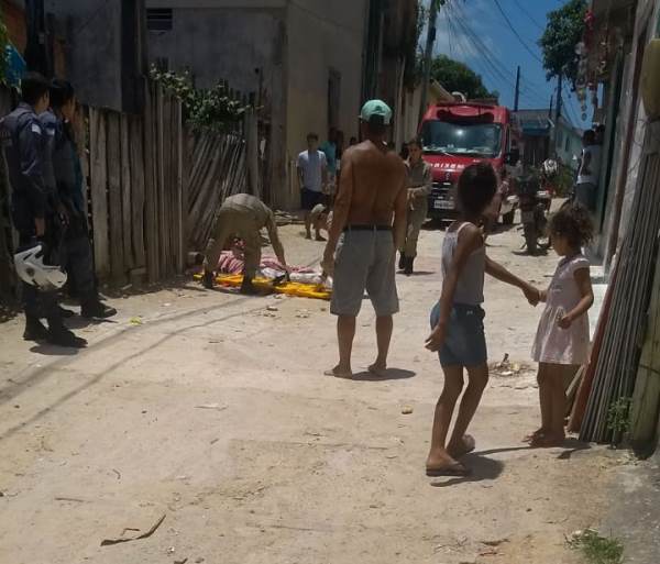 Sob sol quente: Bombeiros socorrem vítima de tentativa de homicídio no Interlagos
