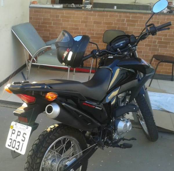 Bandido obriga homem a transportá-lo de moto e depois rouba o veículo