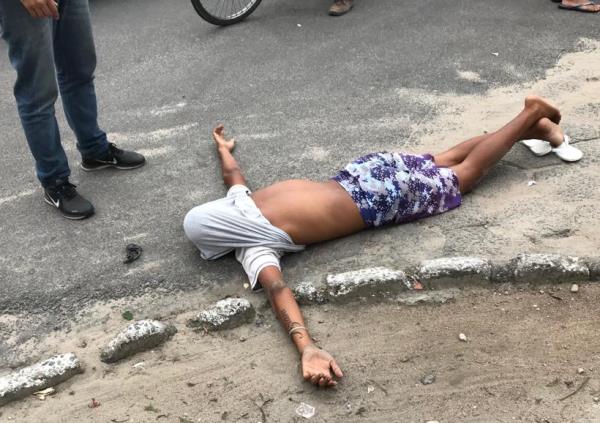 Populares dão surra em suspeito de roubar celular em Linhares