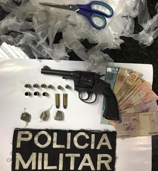 PM apreende arma e maconha e leva Lukinha e Mama para a delegacia