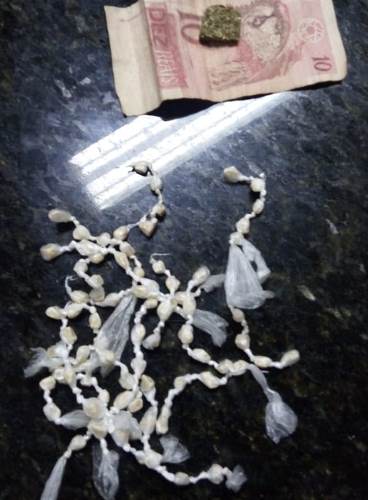 Bebedouro: 80 pedras de crack são encontradas em moita de capim