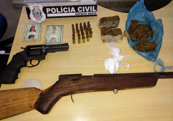 PC apreende arma, munição, droga e prende mulher em Rio Bananal