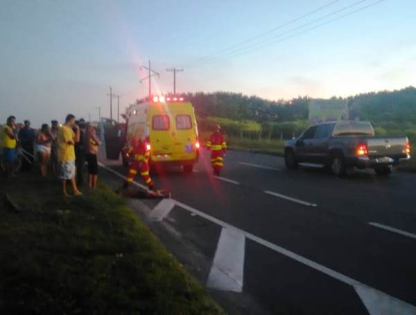 Acidente mata ciclista no trevo da Lagoa Juparanã