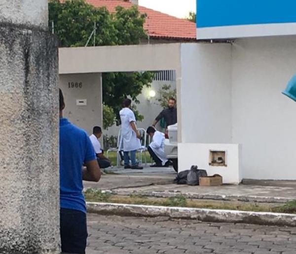 Violência no Colina: Equipe da PC atua em procedimento na casa de Claudio Henrique