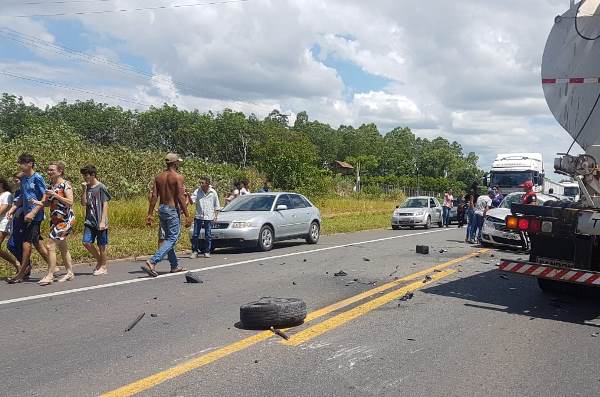 Acidente deixa feridos na BR-101 em Linhares