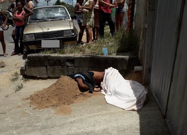 Movelar: Homicídio à luz do dia. Um conseguiu correr, diz testemunha
