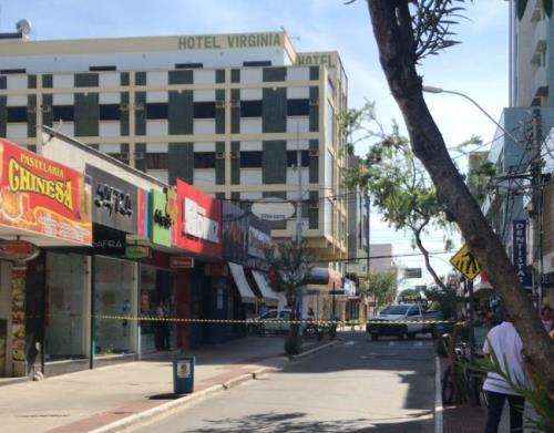 Susto: Fio de rede elétrica chicoteia e Bombeiros atendem ocorrência no Centro de Linhares