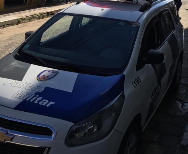 Palmital: Mulher é rendida por homens encapuzados à luz do dia e dentro de casa